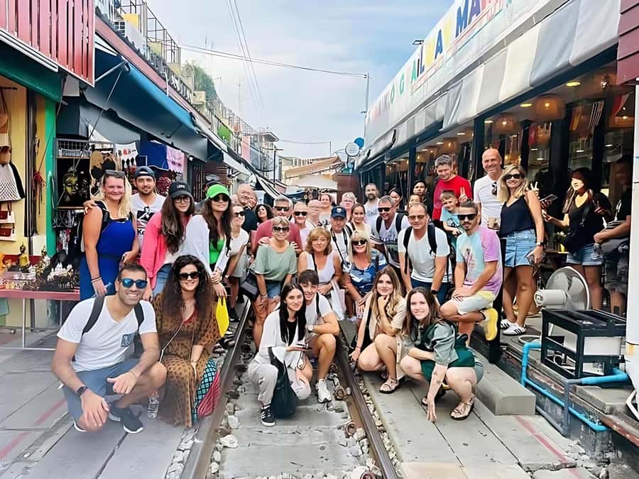Bangkok: Damnoen Saduak Market & Kayaking Adventure - The day’s pace, transport, and practical comfort