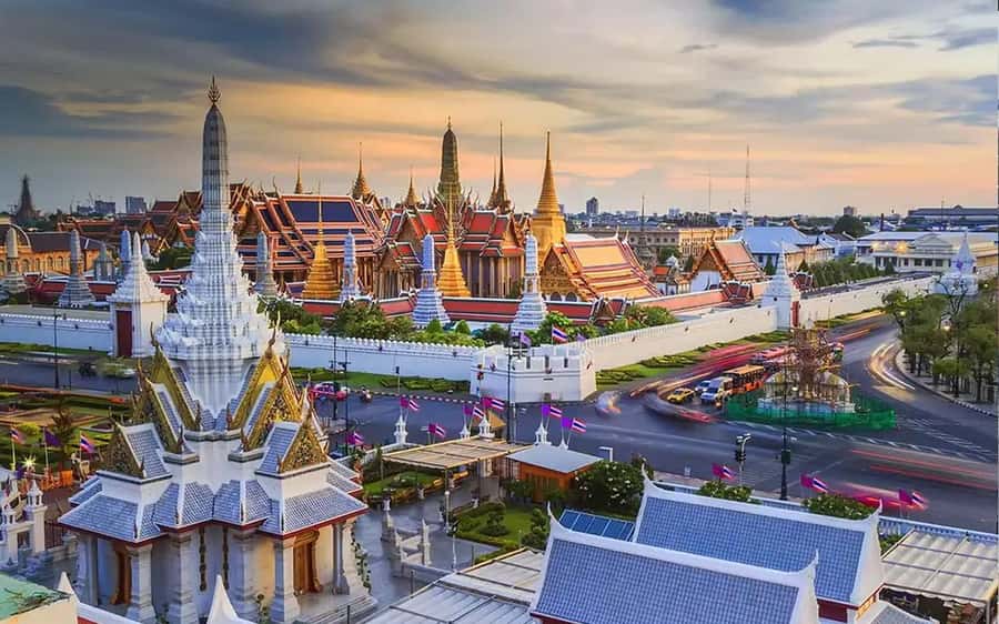 Bangkok: Damnoen Saduak Market & Kayaking Adventure - Coconut sugar and a look inside a traditional Thai house