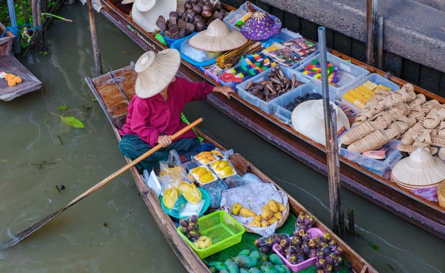 Bangkok : Damnoen Saduak & Train Market Car Excursion - Reaching Damnoen Saduak by long-tail boat