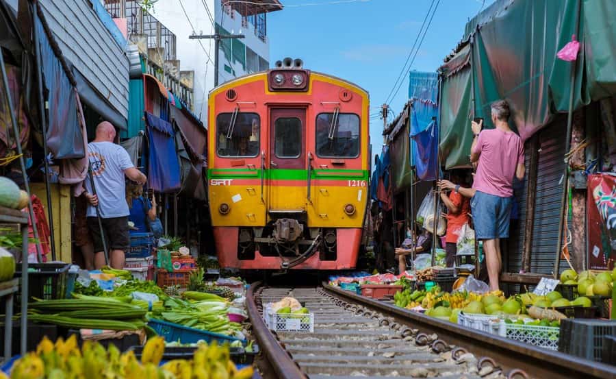 Bangkok : Damnoen Saduak & Train Market Car Excursion - Should you book the Damnoen Saduak and Maeklong tour?