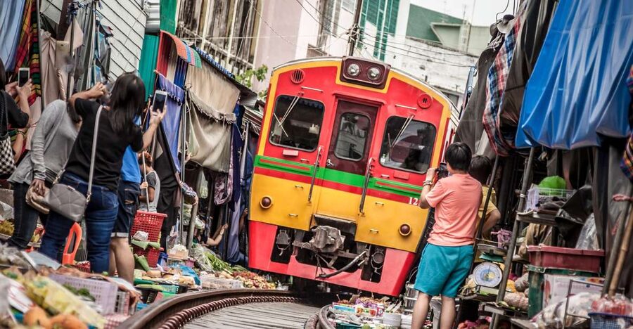 Bangkok: Damnoen Saduak, Train Market & Mahanakhon Day Trip - Why the railway market is the main event