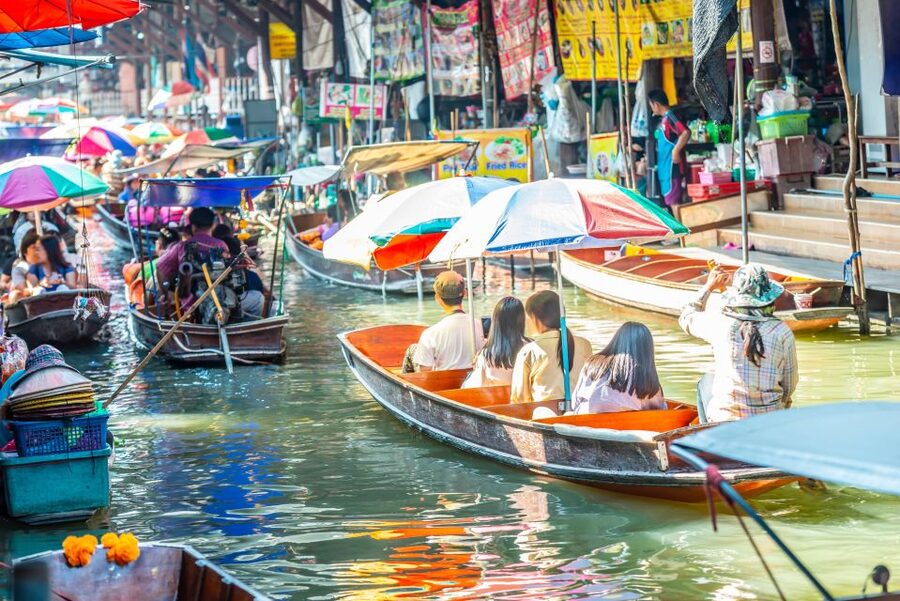 Bangkok: Damnoen Saduak, Train Market & Mahanakhon Day Trip - Food, shopping, and free time at the floating market