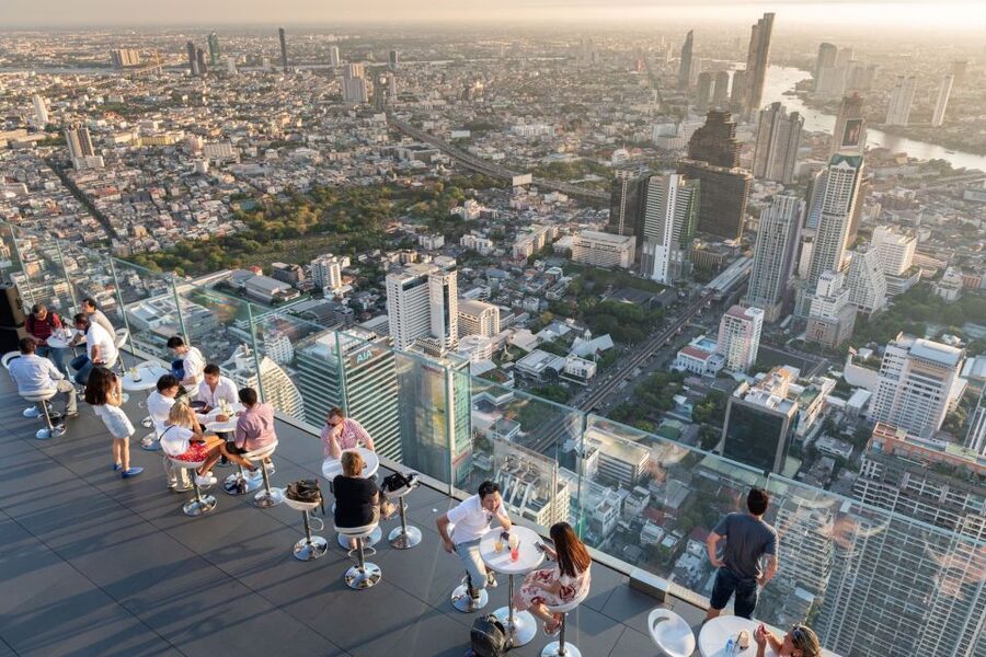 Bangkok: Damnoen Saduak, Train Market & Mahanakhon Day Trip - The guide can make or break the timing