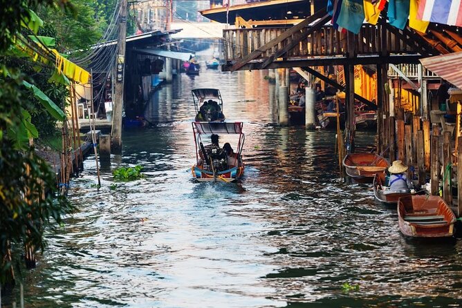 Bangkok Damnoen Saduak, Train Market, Mahanakhon Skywalk - Who should book this experience?