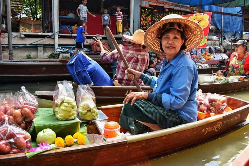 Bangkok: Famous Markets and Dragon Temple Guided Day Tour - Damnoen Saduak Floating Market by boat