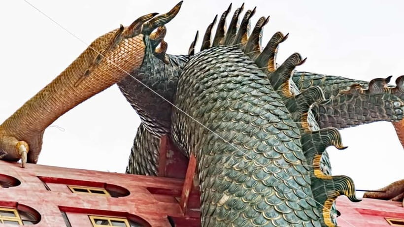 Bangkok: Famous Markets and Dragon Temple Guided Day Tour - The guide and group size make a difference