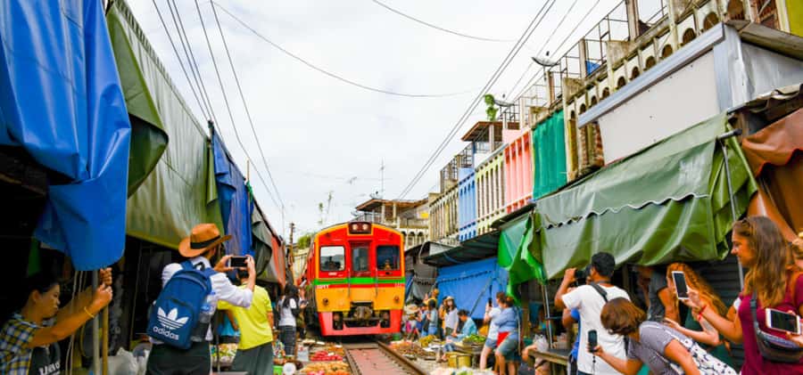 Bangkok: Floating & Maeklong Markets Tour by Private Charter - Damnoen Saduak and the one-hour canal ride
