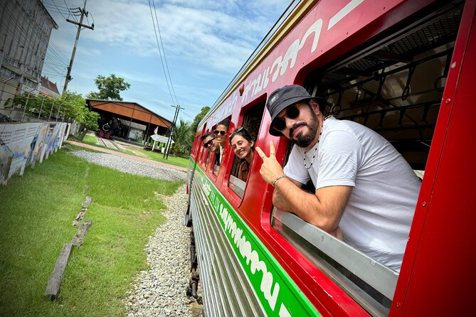 Bangkok: Floating Market and Train Market Experience - Heat, crowds, and practical comfort