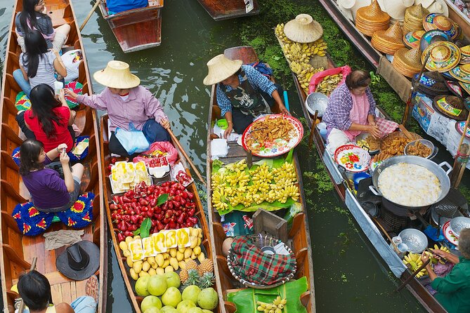 Bangkok: Floating Market and Train Tour with Guide in Spanish and English - Maeklong Railway Market and the train that cuts through it
