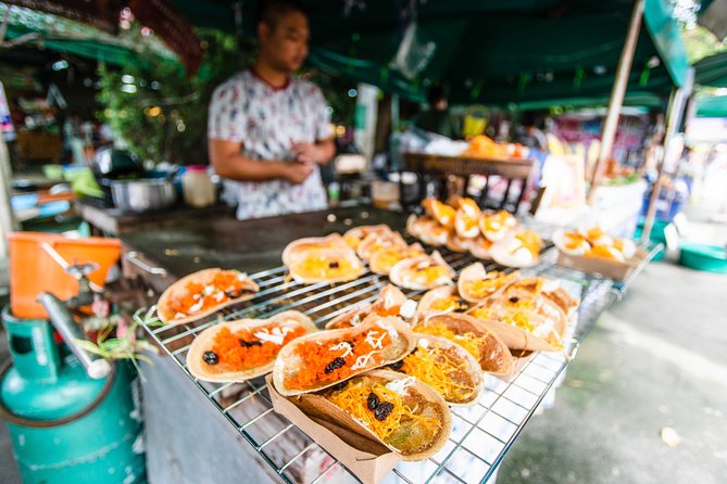 Bangkok Floating Market & Boat Ride to an Orchid Farm - What makes the market good for food lovers