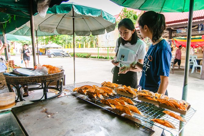 Bangkok Floating Market & Boat Ride to an Orchid Farm - A small group makes the food stop easier