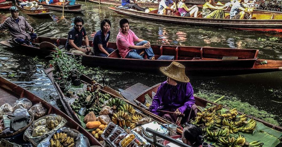 Bangkok: Floating Market & Maeklong Markets Private Transfer - Taking a longtail boat at Damnoen Saduak