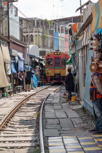 Bangkok: Floating Market, Phra Pathom Pagoda & Cafes Tour - Key points to know before booking