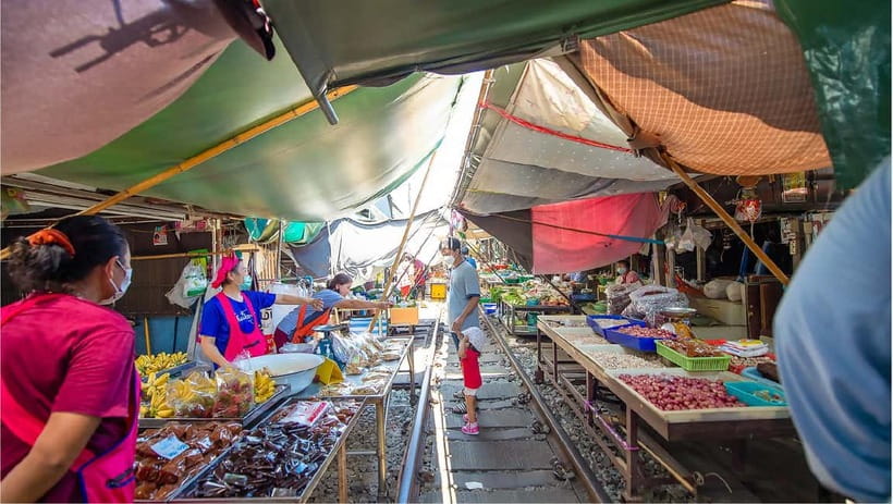 Bangkok: Floating Market, Phra Pathom Pagoda & Cafes Tour - After the Rain Coffee & Gallery is a proper pause