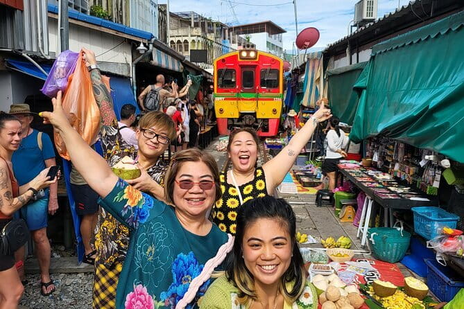 Bangkok: Floating Market & Train Market Discovery - What the floating market is really like