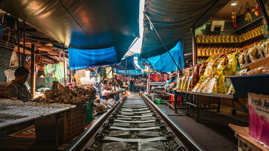 Bangkok highlight: Floating Market, Train Market & Ayutthaya - Why the railway market is worth the early start