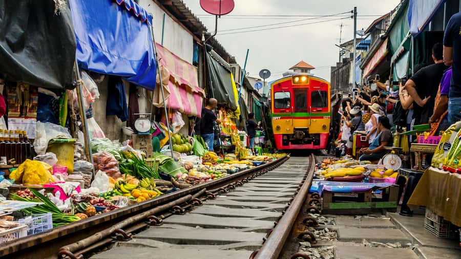 Bangkok highlight: Floating Market, Train Market & Ayutthaya - Lunch before the long ride to Ayutthaya