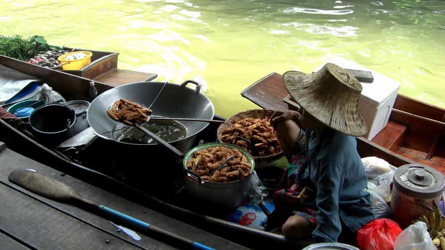 Bangkok highlight: Floating Market, Train Market & Ayutthaya - A long-tail boat into Damnoen Saduak