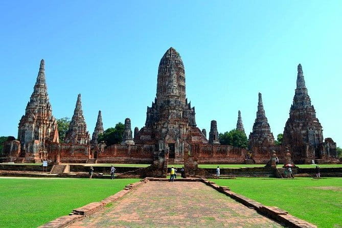 Bangkok History Temples Markets and Food Tasting - Timing, group size, and the pace