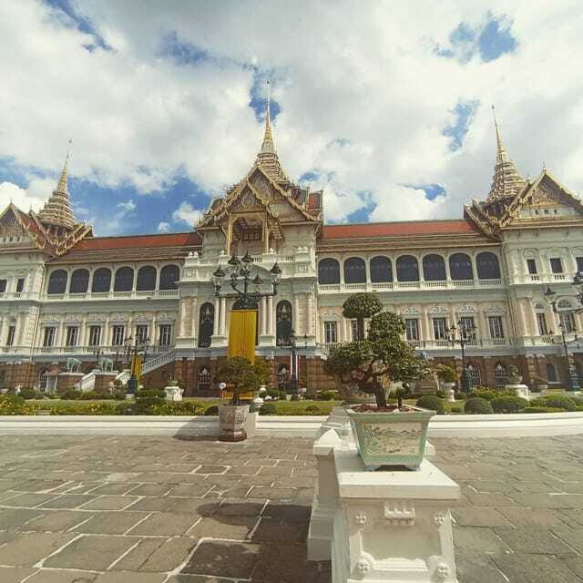 Bangkok : History Temples Markets and Food Tasting - Who will enjoy this experience most