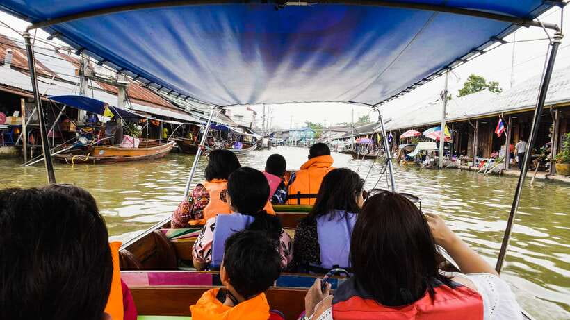 Bangkok: Maeklong Railway & Amphawa Floating Market Day Trip - Responsible travel and practical preparation