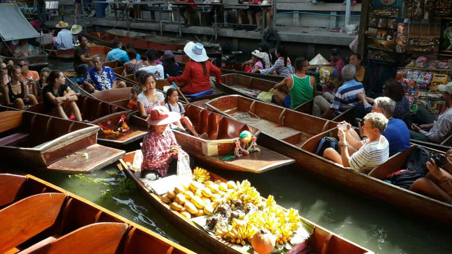 Bangkok: Maeklong Railway & Damnoen Saduak Floating Markets - A short rural stop before the floating market