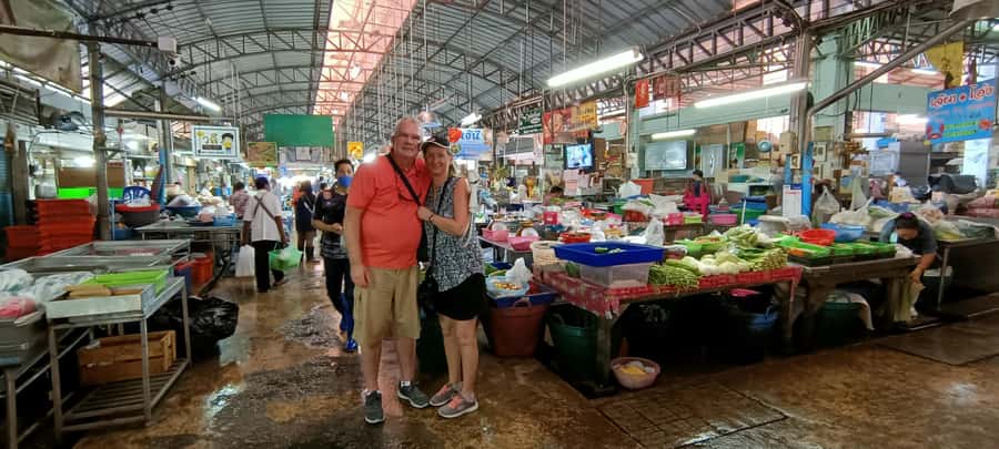 Bangkok: Maeklong Railway & Damnoen Saduak Floating Markets - Timing, heat, and the physical side of the day