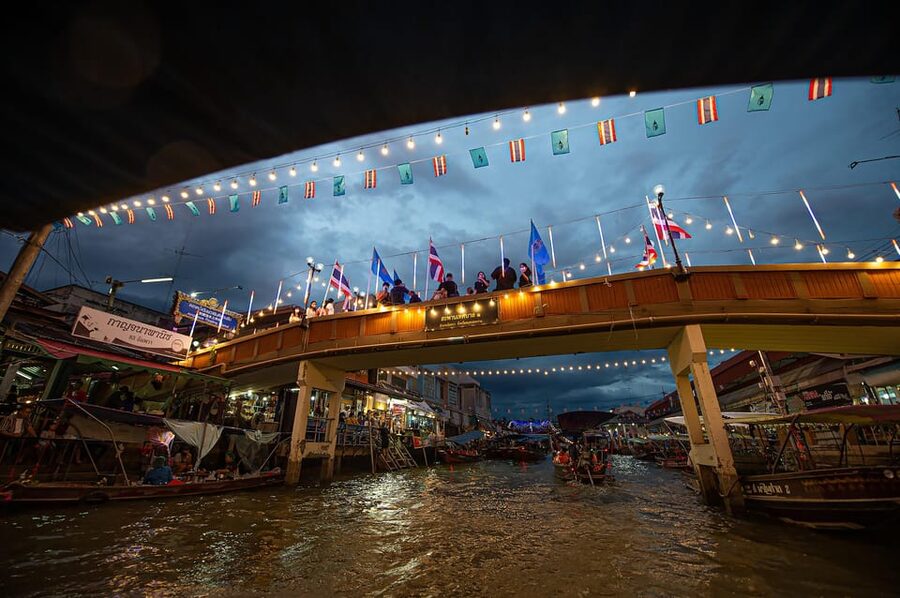 Bangkok: Maeklong Railway Market and Amphawa Floating Market - What the guides and vehicle arrangement mean