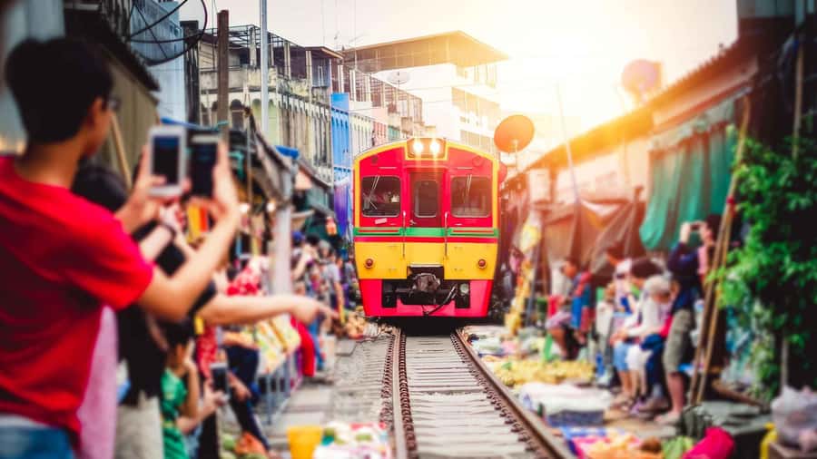 Bangkok: Maeklong Train Market & Amphawa Floating Market - Amphawa Floating Market from noon into the evening