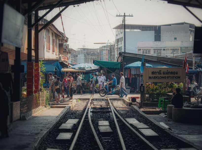 Bangkok: Maeklong Train Market & Amphawa Floating Market - The optional boat ride deserves careful thought