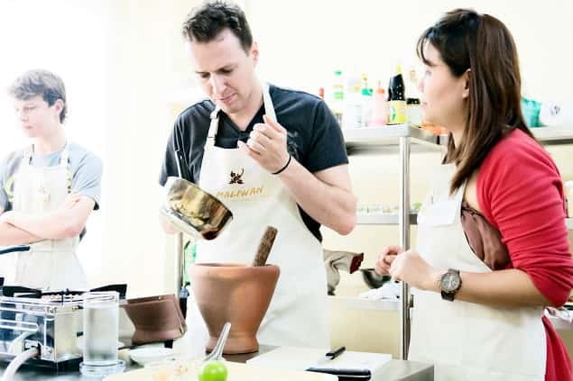 Bangkok: Maliwan Thai Cooking Class with Market Tour - Dietary needs and menu limits