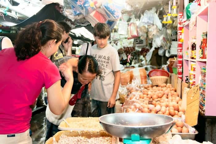 Bangkok: Maliwan Thai Cooking Class with Market Tour - Four dishes, one working kitchen