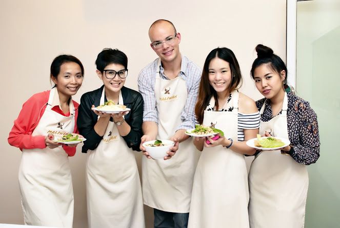 Bangkok: Maliwan Thai Cooking Class with Market Tour - Eating the food you prepared