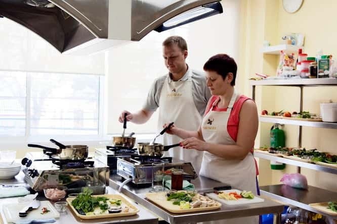 Bangkok: Maliwan Thai Cooking Class with Market Tour - Price and what the $40 includes