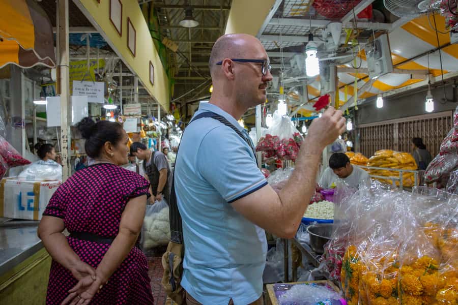 Bangkok: Markets, Temples and Food Night Tour by Tuk Tuk - The Flower Market changes character as night begins