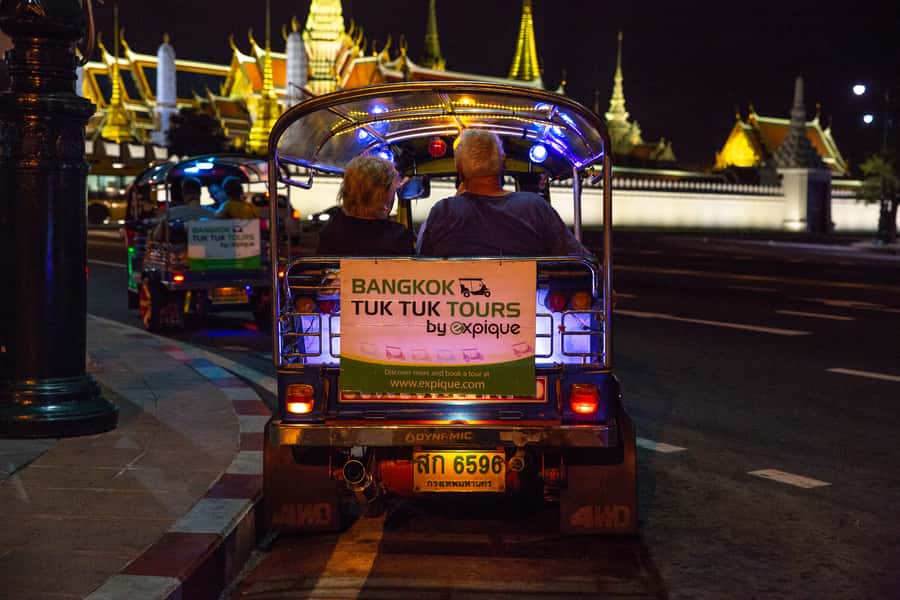 Bangkok: Markets, Temples and Food Night Tour by Tuk Tuk - Chinatown supplies the final burst of energy