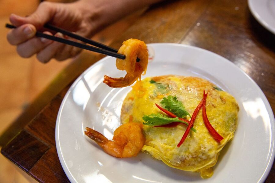 Bangkok: Markets, Temples and Food Night Tour by Tuk Tuk - What to know about comfort and practical details