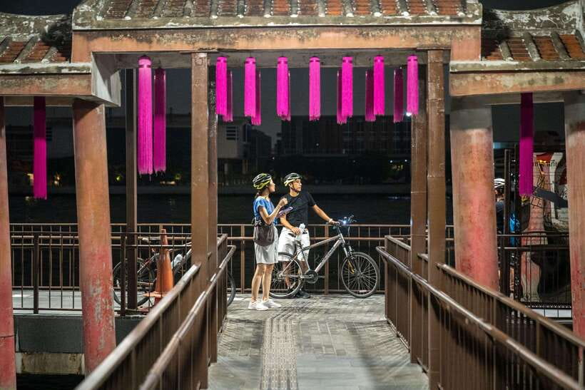 Bangkok: Night Bike Tour with Temples & Flower Market Visit - Should you book this Bangkok night ride?