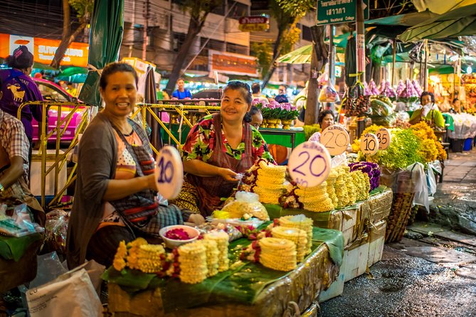 Bangkok: Night Bike Tour with Temples & Flower Market Visit - Forts, bridges, and the first river view
