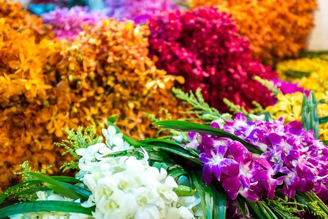 Bangkok: Night Bike Tour with Temples & Flower Market Visit - Thonburi lanes and Wat Rakang