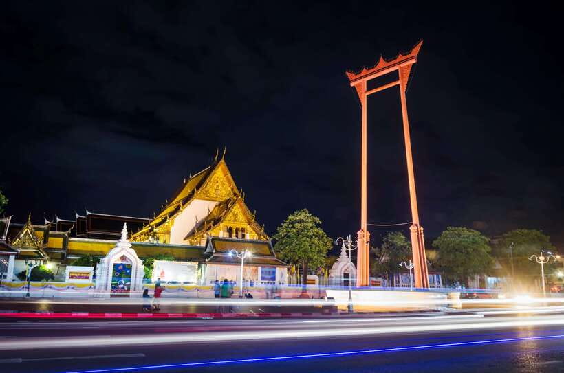 Bangkok: Night Bike Tour with Temples & Flower Market Visit - Who should book, and who should think twice