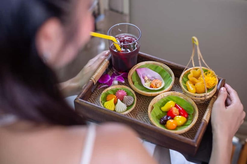 Bangkok: Premium Damnoen Saduak & Railway Market By Food Bus - Why this Bangkok day trip is different