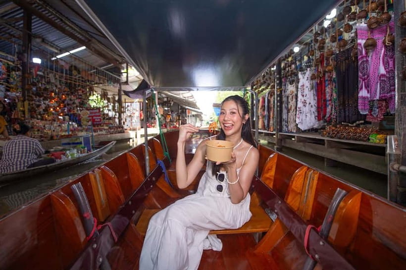 Bangkok: Premium Damnoen Saduak & Railway Market By Food Bus - Seeing the Maeklong Railway Market in action