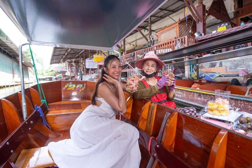 Bangkok: Premium Damnoen Saduak & Railway Market By Food Bus - Salt Lake De Maeklong and the photo session