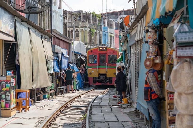 Bangkok: Premium Damnoen Saduak & Railway Market By Food Bus - Starting with Thai sweets and a comfortable ride