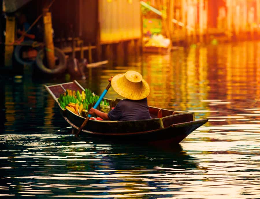 Bangkok: Private Damnoen Saduak Floating & Train Market Tour - What the private format is worth at $256
