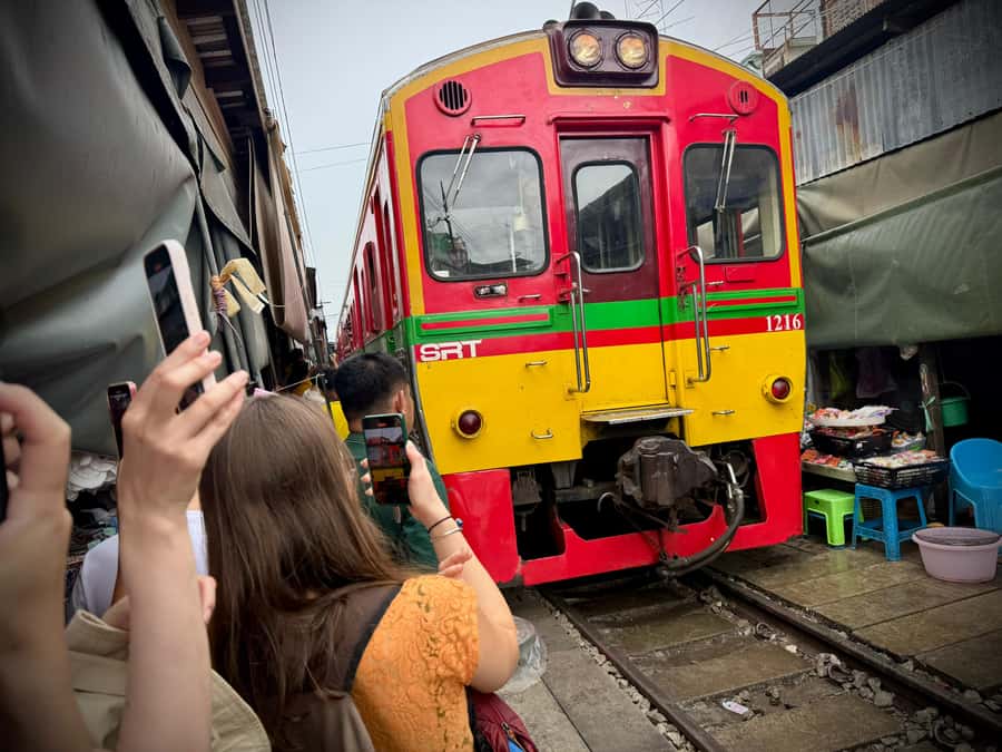 Bangkok: Private Floating Market and Train Market Experience - Who should book this private market tour?