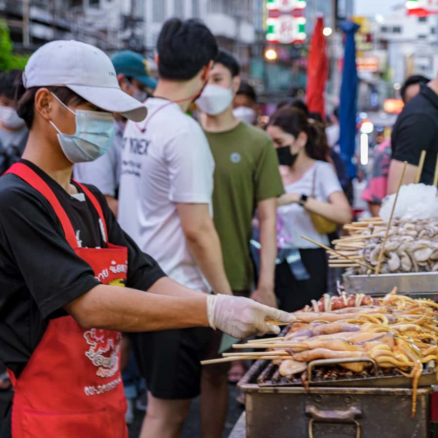 Bangkok: Private Old Quarter, Night Street Market, Temples - Wat Traimit and the Golden Buddha