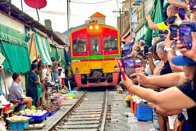 Bangkok: Railway and Floating Market Tour + Dragon Temple - A longtail boat through Damnoen Saduak