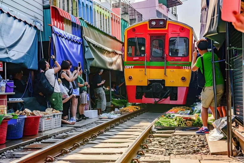 Bangkok: Railway, Floating Market & Chao Phraya Cruise Tour - Maeklong Railway Market and the Train Through the Stalls